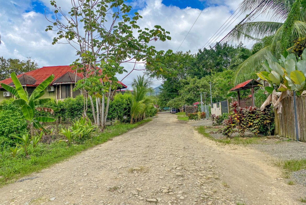 PROPERTY WITH PUBLIC ROAD IN FRONT WITH THREE BEDROOMS AND, IN UVITA – 0.05 ACRES
