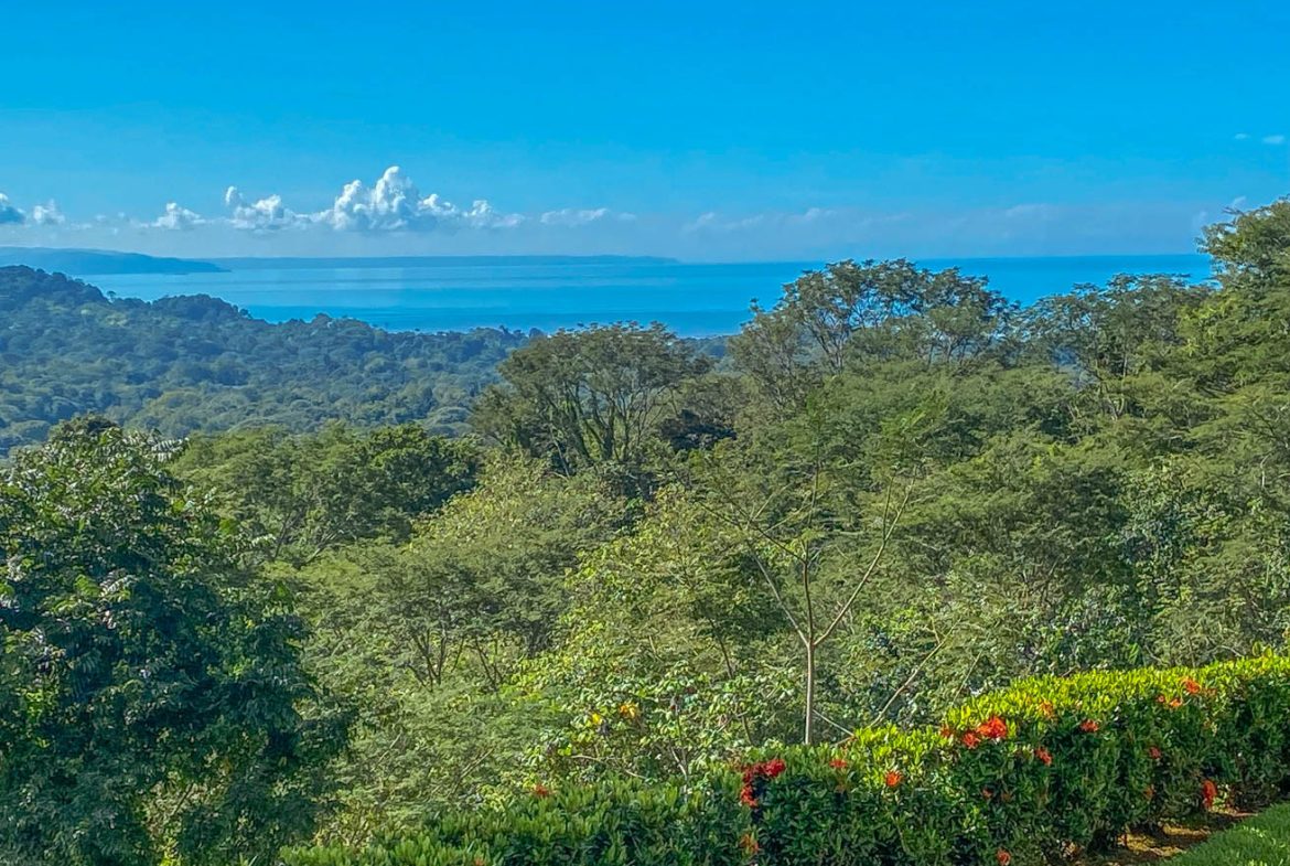 PROPERTY WITH TWO BEDROOMS WITH PANORAMIC VIEWS OF THE MOUNTAINS, IN OJOCHAL – 1.48 ACRES