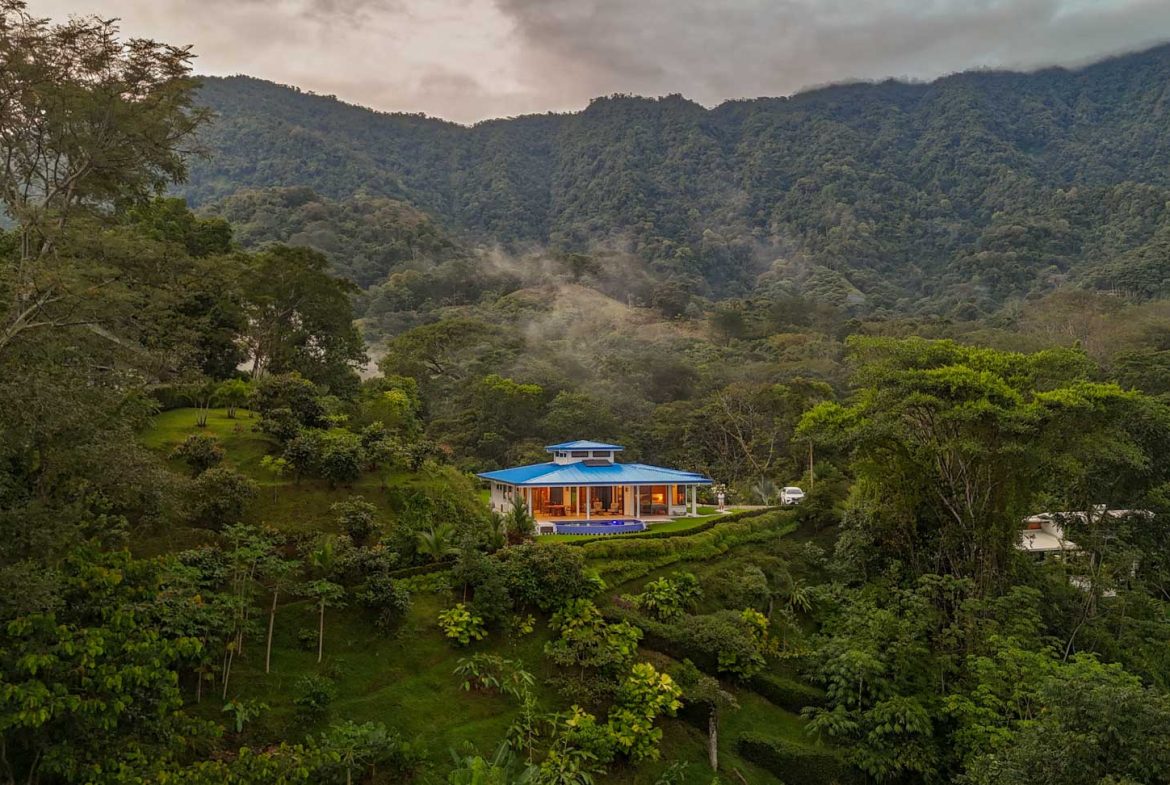 PROPERTY WITH TWO BEDROOMS WITH PANORAMIC VIEWS OF THE MOUNTAINS, IN OJOCHAL – 1.48 ACRES, Uvita, Costa Rica — photo 1