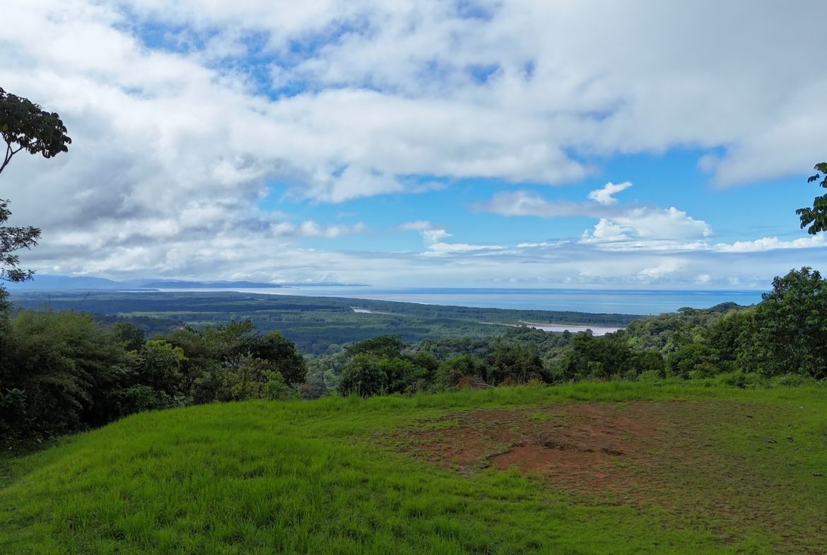 MOUNTAIN BUILDING PROPERTY WITH OCEAN VIEWS, IN TRES RIOS – 2.27 ACRES