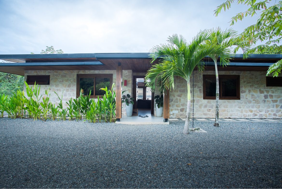 PROPERTY WITH THREE BEDROOM AND PANORAMIC VIEWS OF THE OCEAN, IN OJOCHAL – 0.54 ACRES, Uvita, Costa Rica — photo 4
