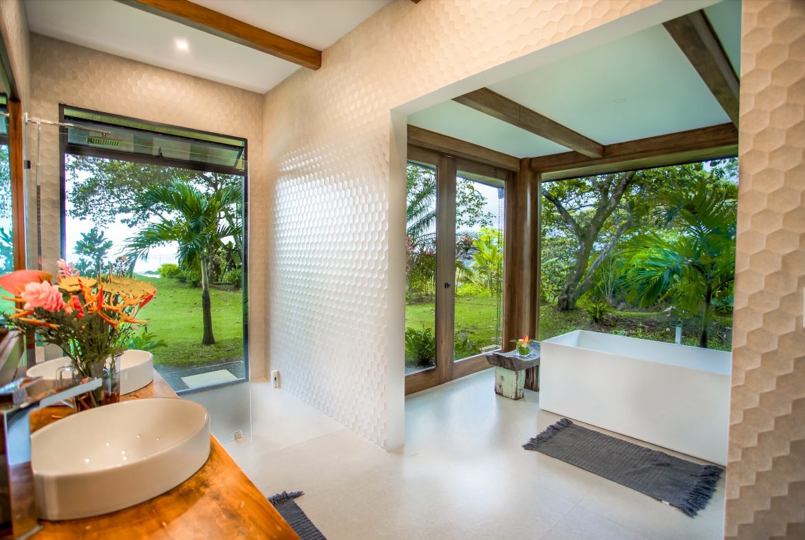 PROPERTY WITH THREE BEDROOM AND PANORAMIC VIEWS OF THE OCEAN, IN OJOCHAL – 0.54 ACRES