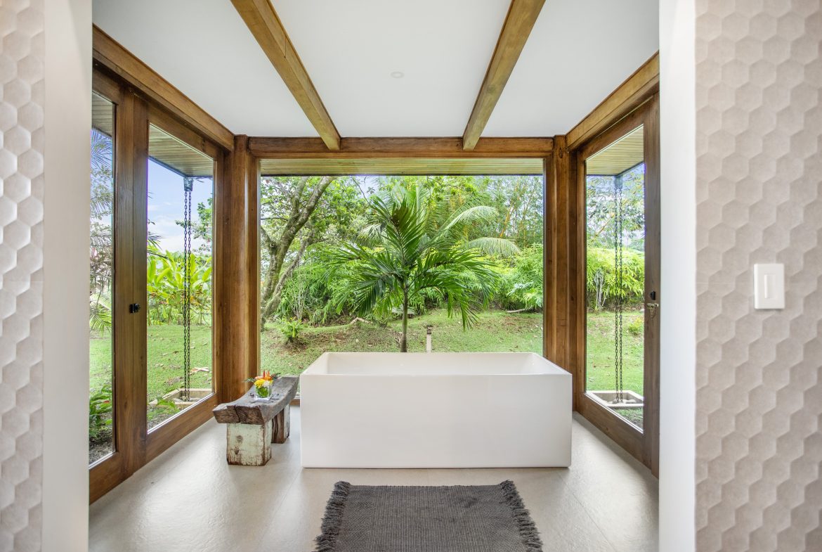 PROPERTY WITH THREE BEDROOM AND PANORAMIC VIEWS OF THE OCEAN, IN OJOCHAL – 0.54 ACRES
