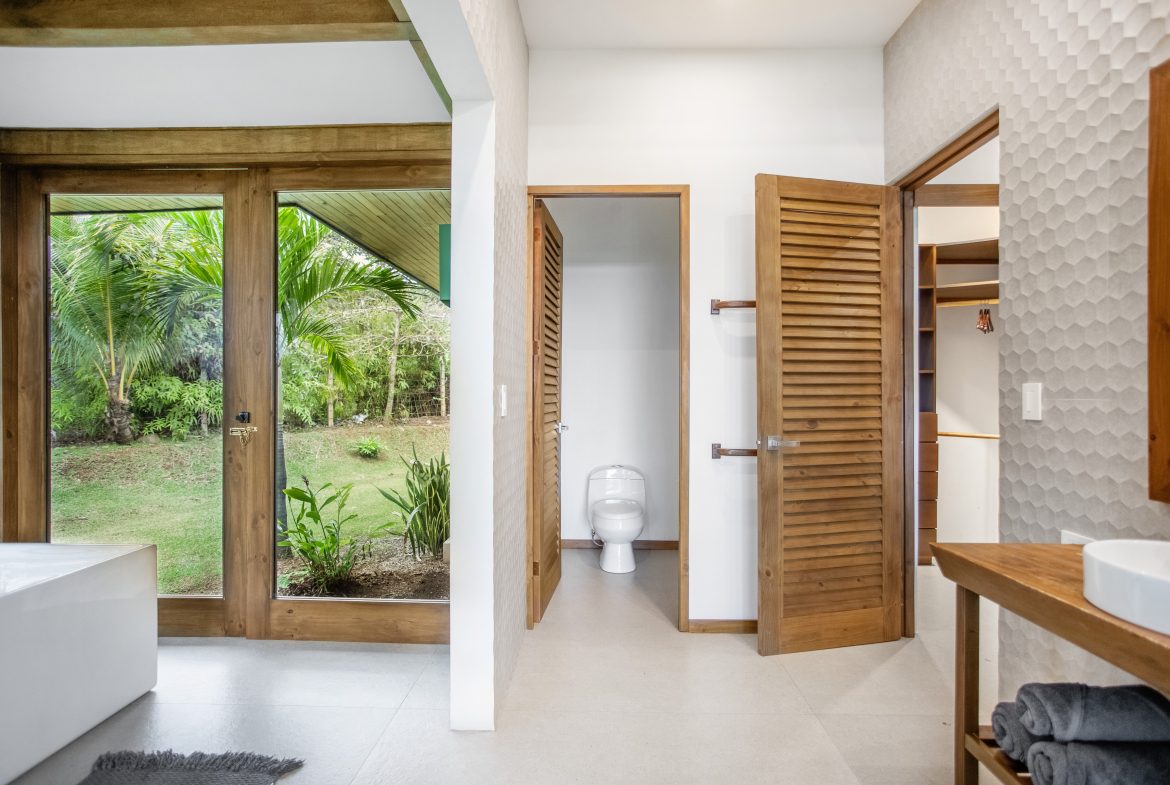 PROPERTY WITH THREE BEDROOM AND PANORAMIC VIEWS OF THE OCEAN, IN OJOCHAL – 0.54 ACRES