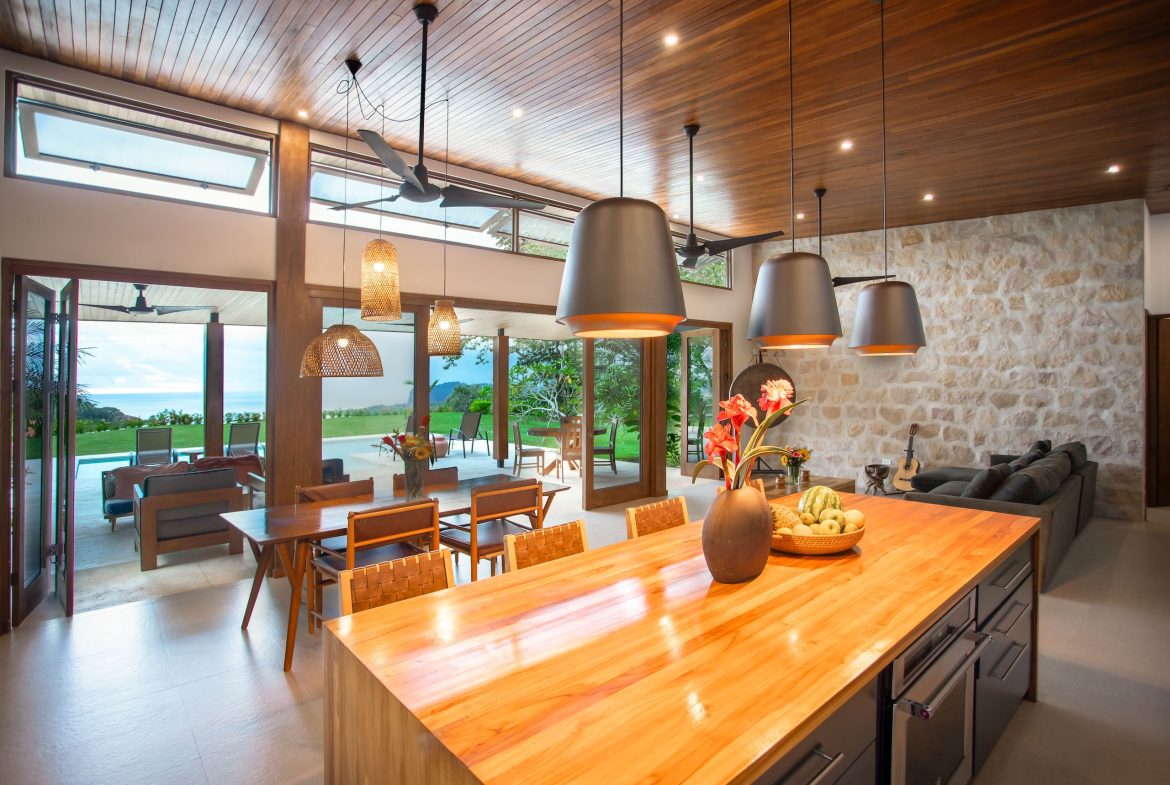 PROPERTY WITH THREE BEDROOM AND PANORAMIC VIEWS OF THE OCEAN, IN OJOCHAL – 0.54 ACRES