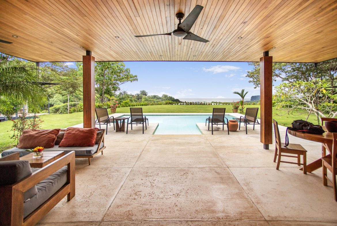 PROPERTY WITH THREE BEDROOM AND PANORAMIC VIEWS OF THE OCEAN, IN OJOCHAL – 0.54 ACRES