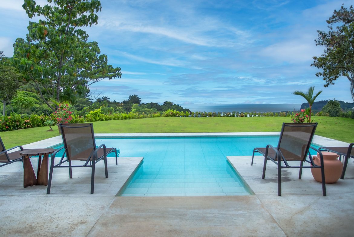 PROPERTY WITH THREE BEDROOM AND PANORAMIC VIEWS OF THE OCEAN, IN OJOCHAL – 0.54 ACRES