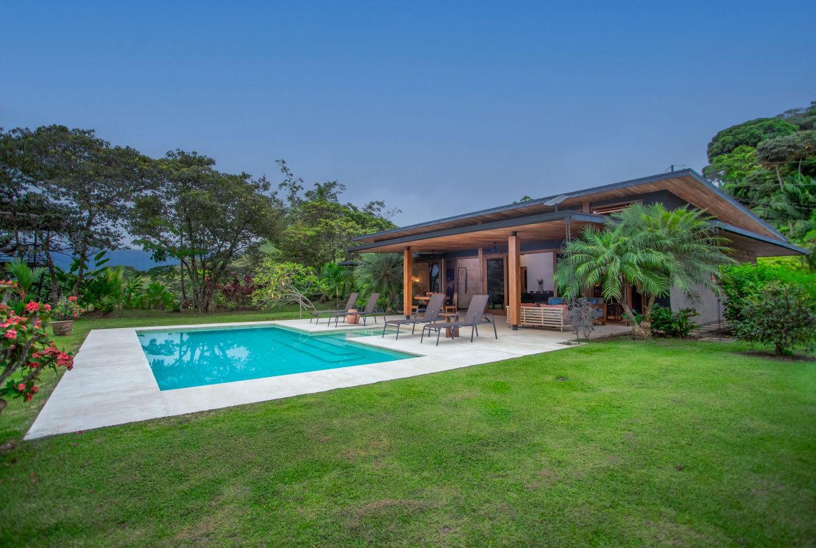 PROPERTY WITH THREE BEDROOM AND PANORAMIC VIEWS OF THE OCEAN, IN OJOCHAL – 0.54 ACRES