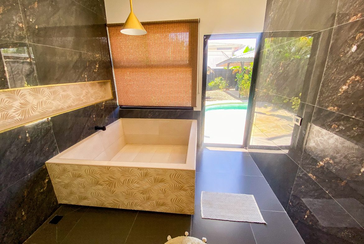 PROPERTY WITH THREE BEDROOMS AND POOL, IN UVITA – 0.07 ACRES