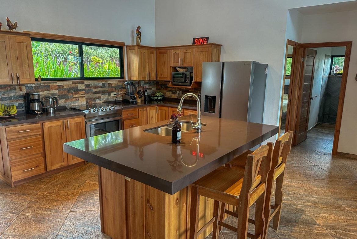 MOUNTAIN PROPERTY WITH A GUEST HOUSE WITH BEAUTIFUL VIEWS OF THE NATURE, IN BARU – 3.53 ACRES