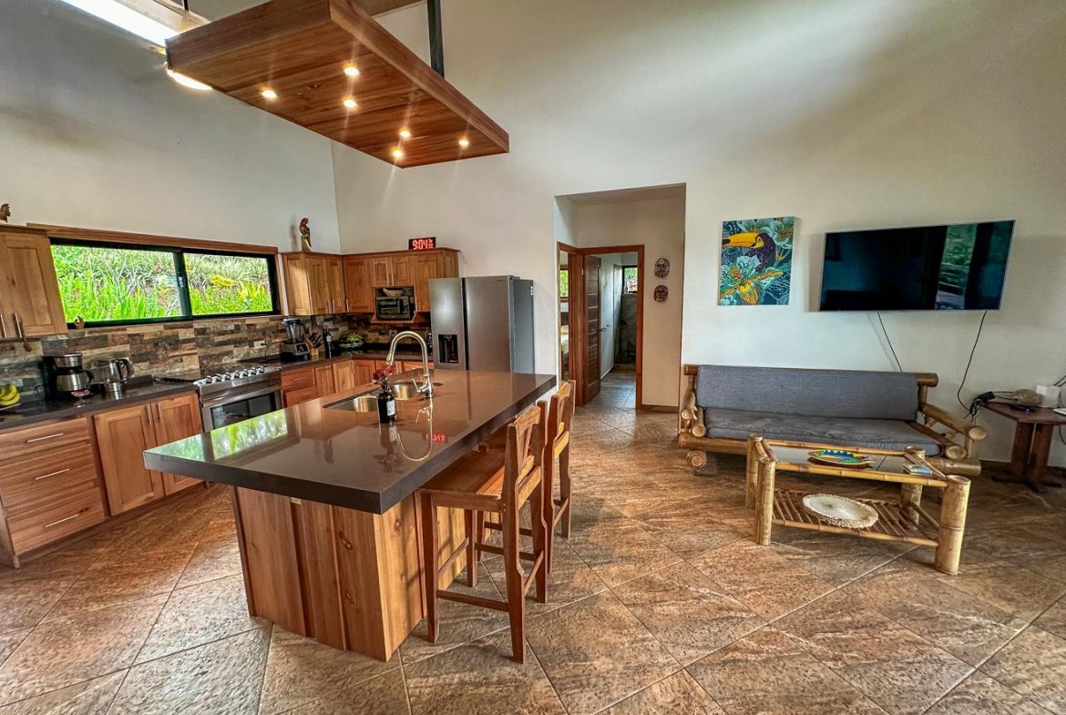 MOUNTAIN PROPERTY WITH A GUEST HOUSE WITH BEAUTIFUL VIEWS OF THE NATURE, IN BARU – 3.53 ACRES