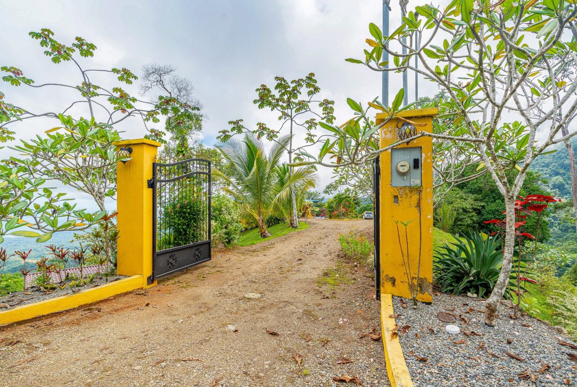 PROPERTY WITH PANORAMIC VIEWS OF THE OCEAN AND MOUNTAINS – 10.30 ACRES, Uvita, Costa Rica — photo 3