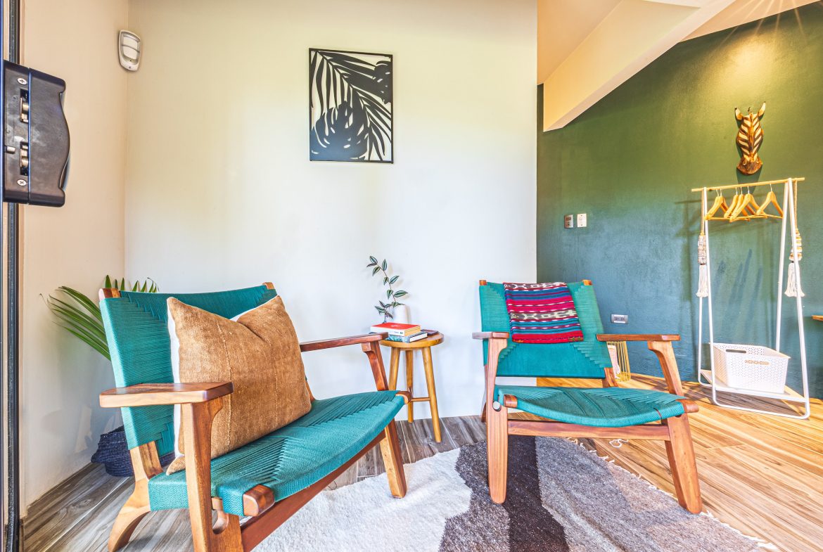 VILLA SOMBRA PROPERTY WITH FIVE BEDROOMS AND FOREST VIEWS, IN LA ALFOMBRA – 2.5 ACRES
