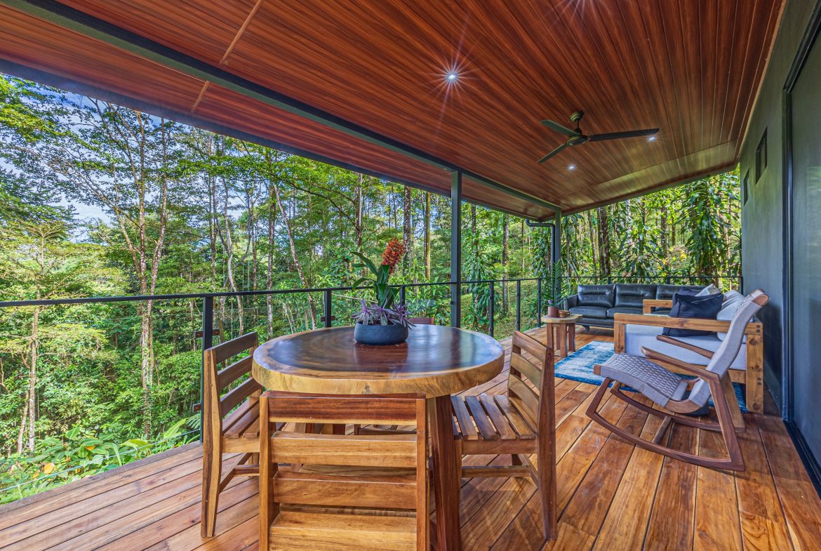 VILLA SOMBRA PROPERTY WITH FIVE BEDROOMS AND FOREST VIEWS, IN LA ALFOMBRA – 2.5 ACRES