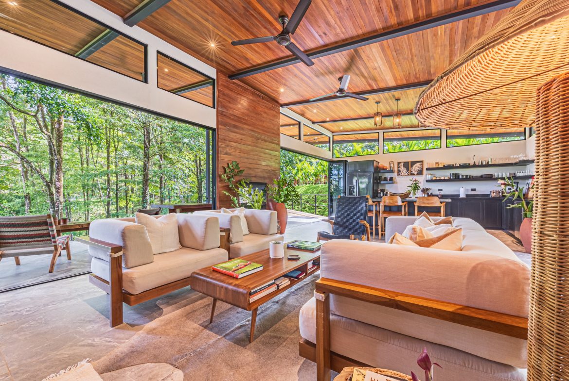 VILLA SOMBRA PROPERTY WITH FIVE BEDROOMS AND FOREST VIEWS, IN LA ALFOMBRA – 2.5 ACRES, Uvita, Costa Rica — photo 4