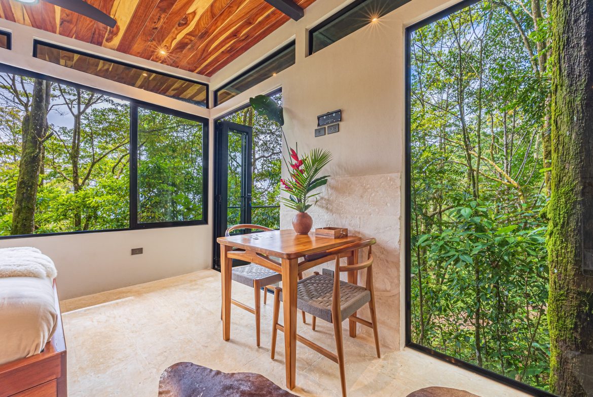 VILLA SOMBRA PROPERTY WITH FIVE BEDROOMS AND FOREST VIEWS, IN LA ALFOMBRA – 2.5 ACRES