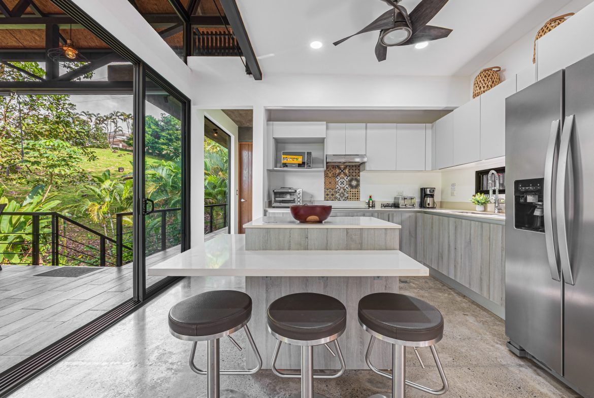 PROPERTY WITH THREE BEDROOM NEAR TO EVERYTHING, IN UVITA – 0.20 ACRES