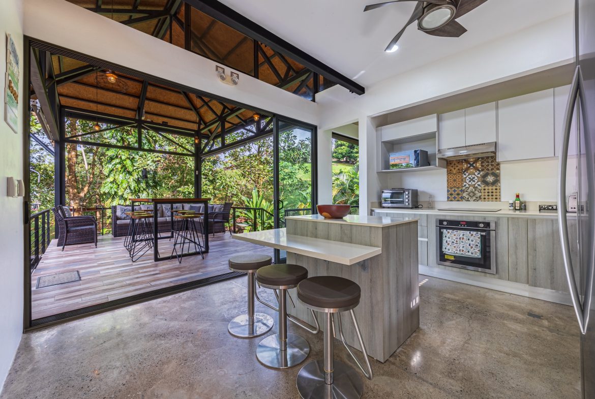 PROPERTY WITH THREE BEDROOM NEAR TO EVERYTHING, IN UVITA – 0.20 ACRES