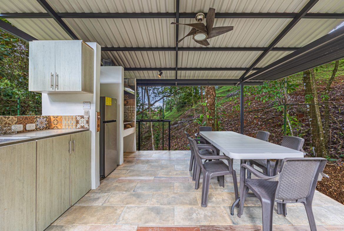 PROPERTY WITH THREE BEDROOM NEAR TO EVERYTHING, IN UVITA – 0.20 ACRES