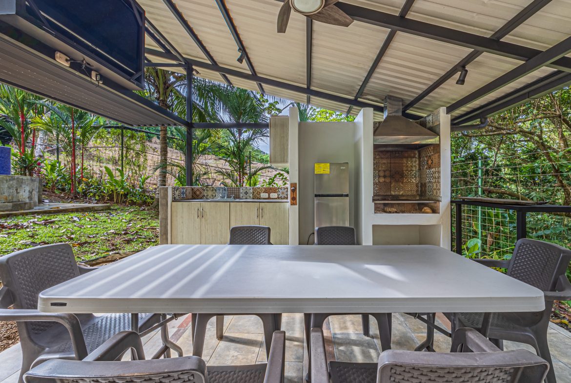 PROPERTY WITH THREE BEDROOM NEAR TO EVERYTHING, IN UVITA – 0.20 ACRES