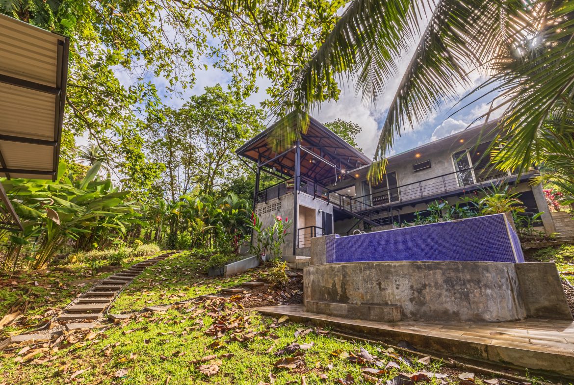 PROPERTY WITH THREE BEDROOM NEAR TO EVERYTHING, IN UVITA – 0.20 ACRES