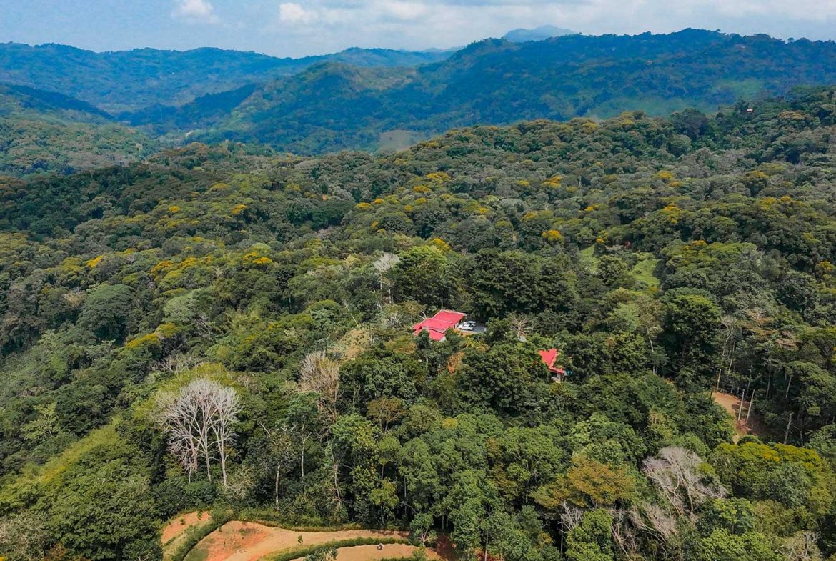 MOUNTAIN PROPERTY WITH A GUEST HOUSE WITH BEAUTIFUL VIEWS OF THE NATURE, IN BARU – 3.53 ACRES