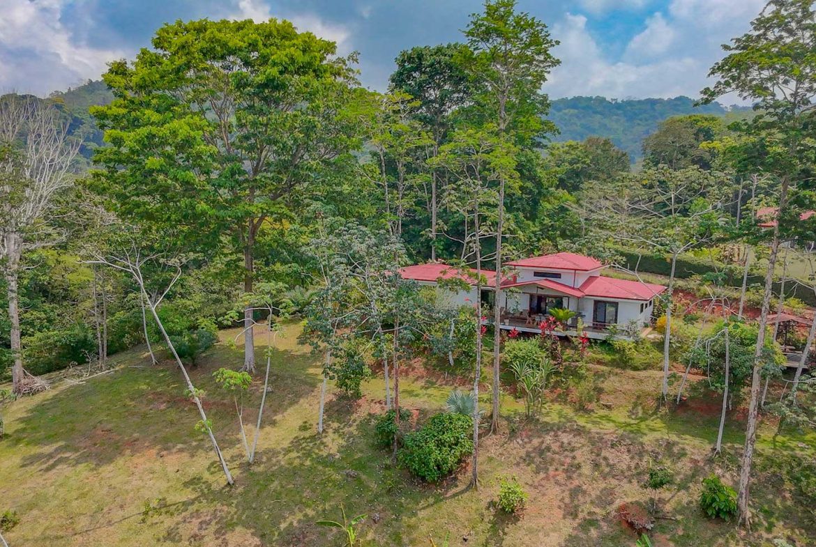 MOUNTAIN PROPERTY WITH A GUEST HOUSE WITH BEAUTIFUL VIEWS OF THE NATURE, IN BARU – 3.53 ACRES