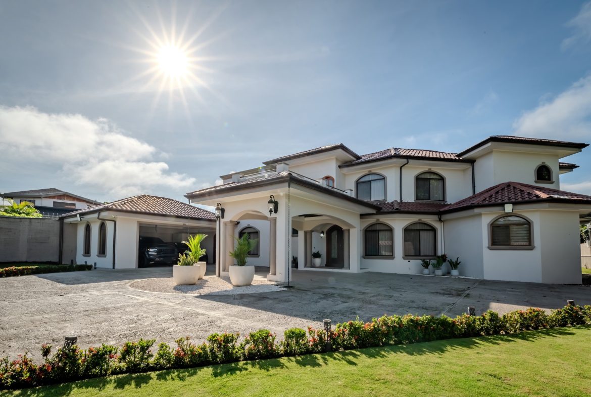 LUXURY PROPERTY WITH SIX BEDROOM, IN PALMARES PEREZ ZELEDON – 0.68 ACRES, Uvita, Costa Rica — photo 3