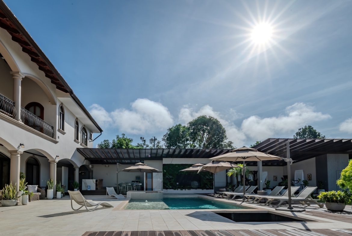 LUXURY PROPERTY WITH SIX BEDROOM, IN PALMARES PEREZ ZELEDON – 0.68 ACRES, Uvita, Costa Rica — photo 4