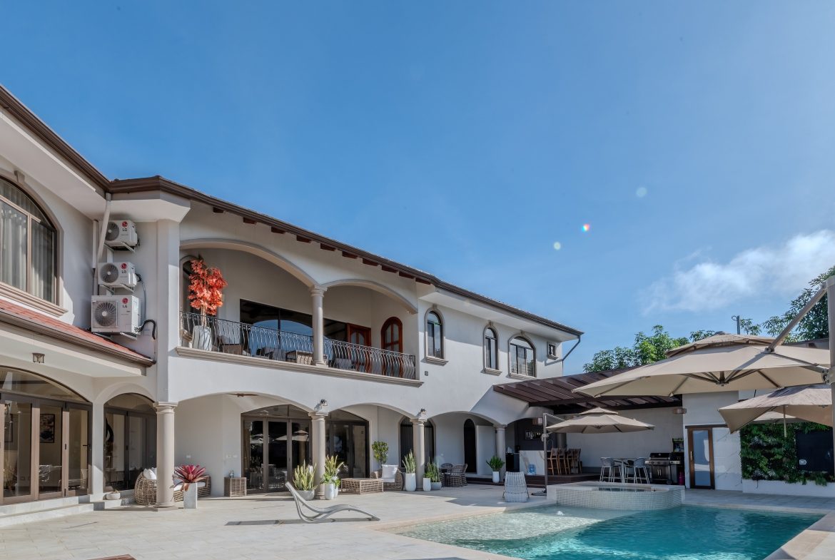 LUXURY PROPERTY WITH SIX BEDROOM, IN PALMARES PEREZ ZELEDON – 0.68 ACRES, Uvita, Costa Rica — photo 2