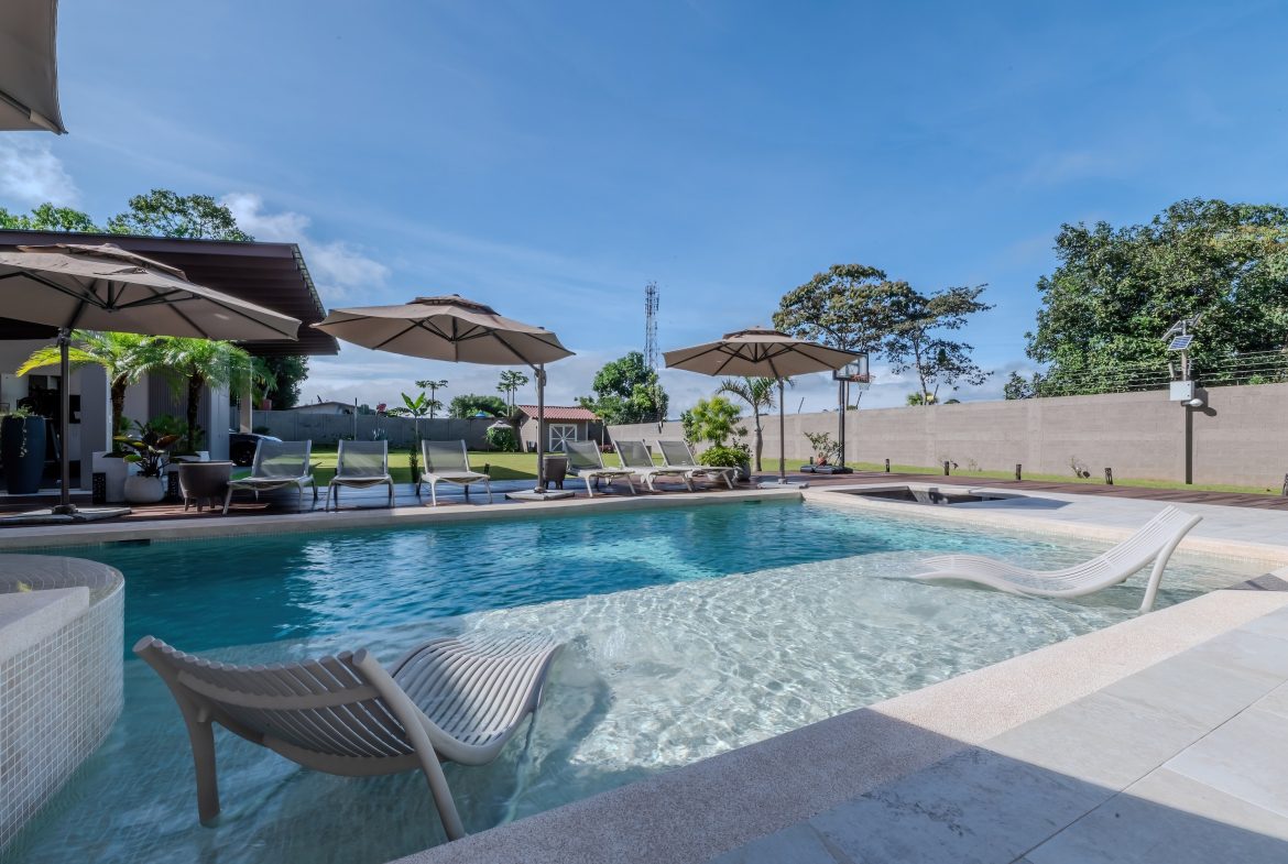 LUXURY PROPERTY WITH SIX BEDROOM, IN PALMARES PEREZ ZELEDON – 0.68 ACRES, Uvita, Costa Rica — photo 7