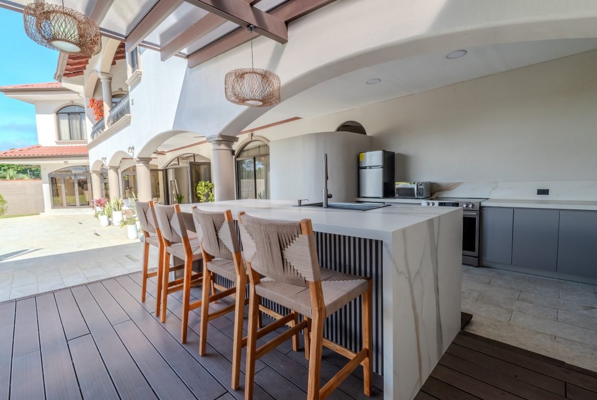 LUXURY PROPERTY WITH SIX BEDROOM, IN PALMARES PEREZ ZELEDON – 0.68 ACRES, Uvita, Costa Rica — photo 8