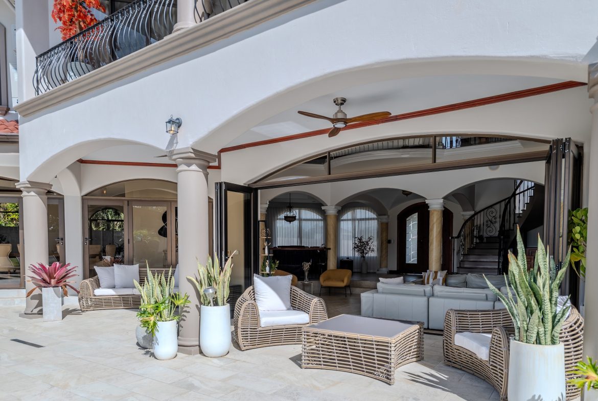 LUXURY PROPERTY WITH SIX BEDROOM, IN PALMARES PEREZ ZELEDON – 0.68 ACRES