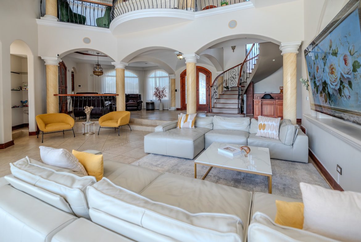 LUXURY PROPERTY WITH SIX BEDROOM, IN PALMARES PEREZ ZELEDON – 0.68 ACRES