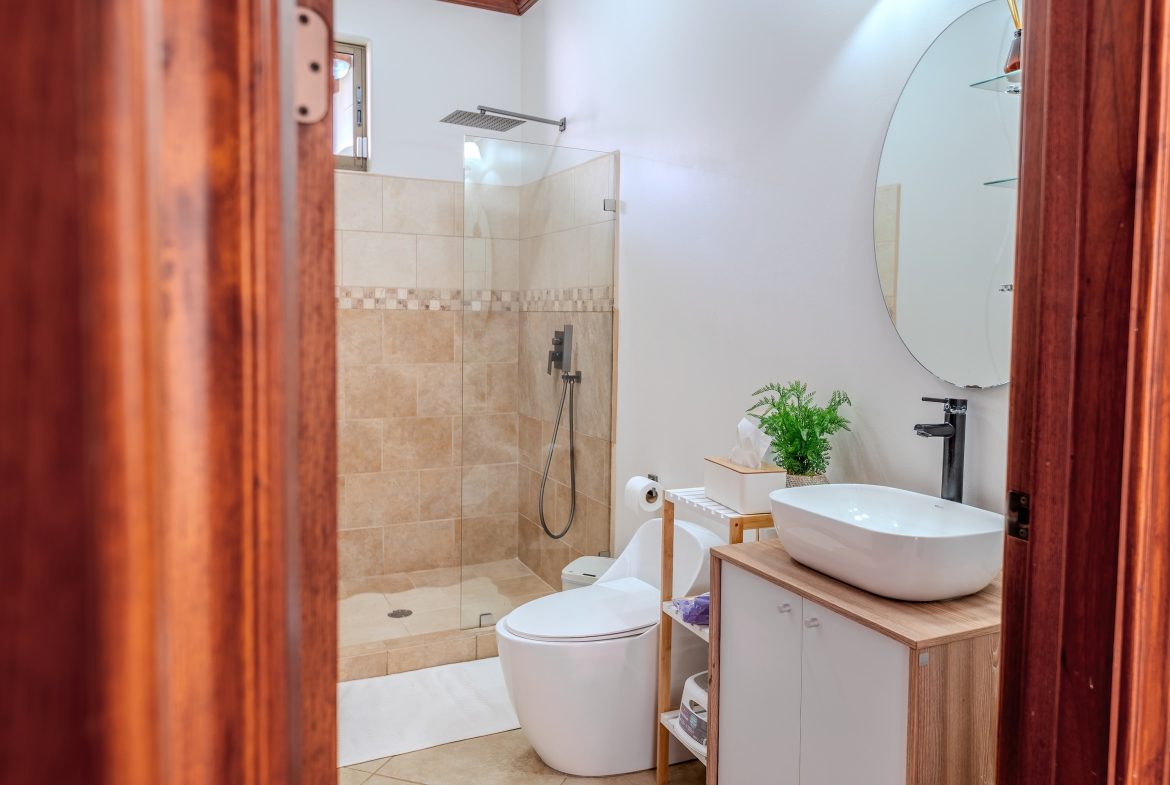 LUXURY PROPERTY WITH SIX BEDROOM, IN PALMARES PEREZ ZELEDON – 0.68 ACRES