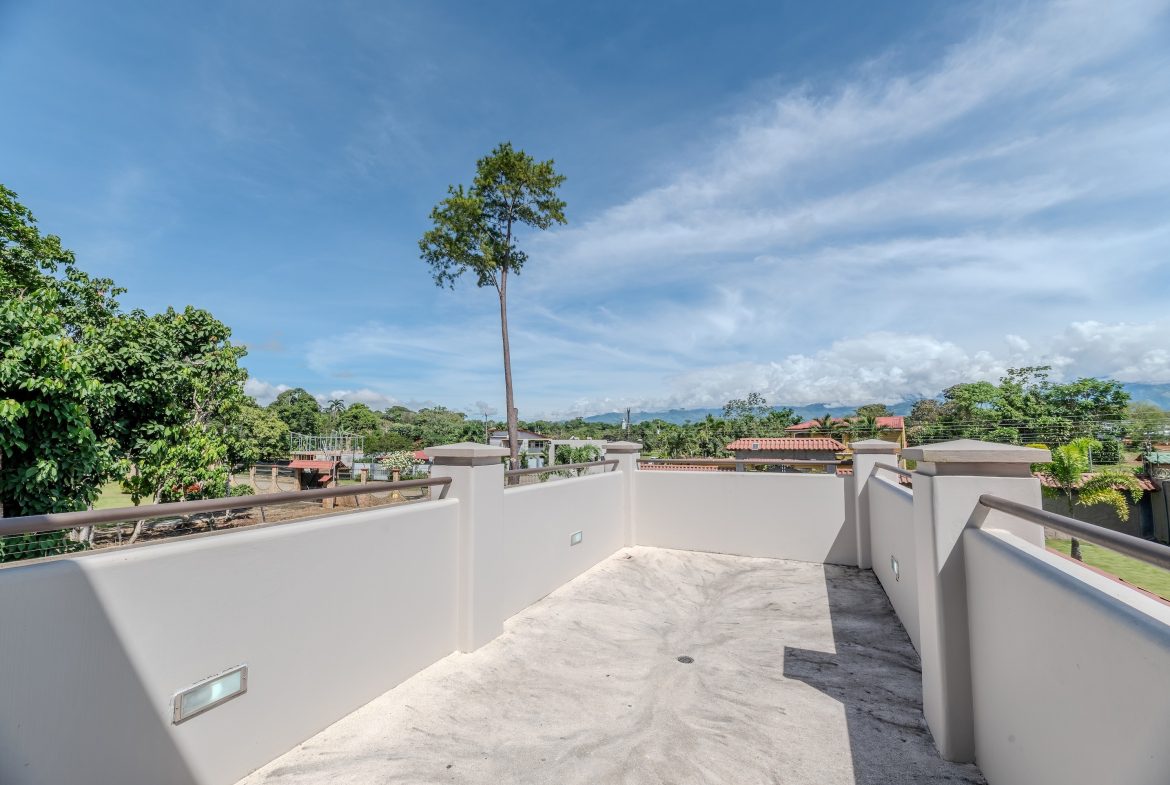 LUXURY PROPERTY WITH SIX BEDROOM, IN PALMARES PEREZ ZELEDON – 0.68 ACRES