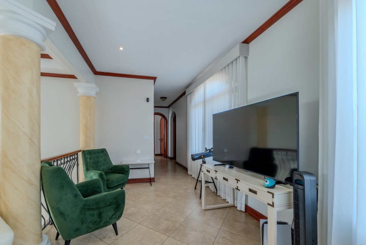 LUXURY PROPERTY WITH SIX BEDROOM, IN PALMARES PEREZ ZELEDON – 0.68 ACRES