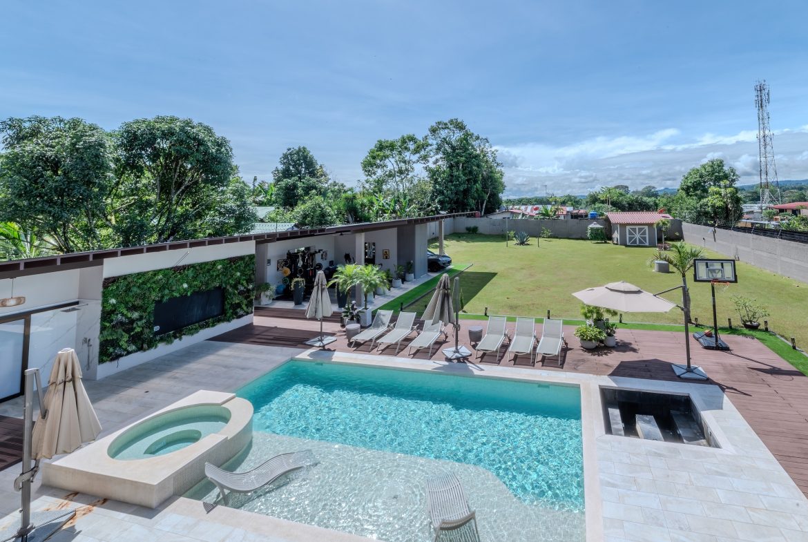 LUXURY PROPERTY WITH SIX BEDROOM, IN PALMARES PEREZ ZELEDON – 0.68 ACRES