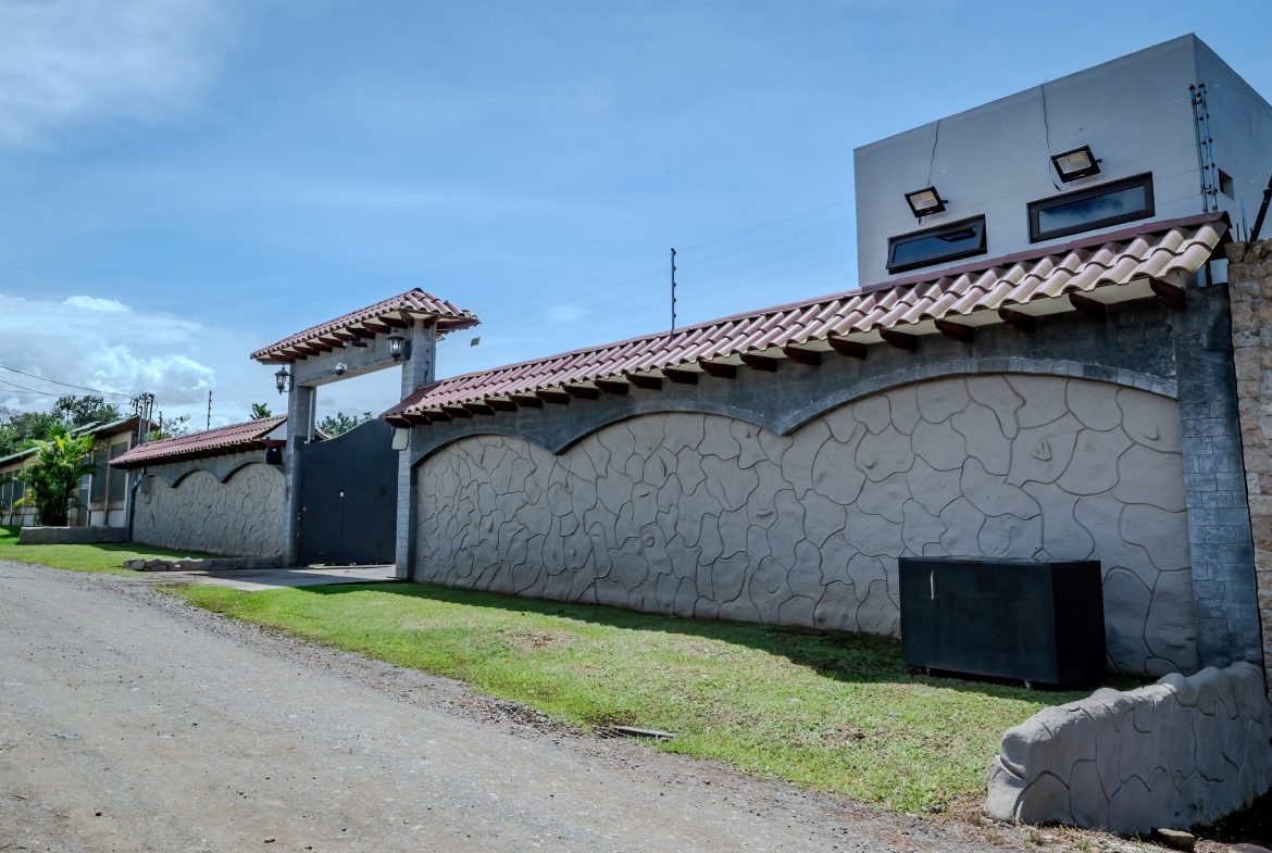 LUXURY PROPERTY WITH SIX BEDROOM, IN PALMARES PEREZ ZELEDON – 0.68 ACRES