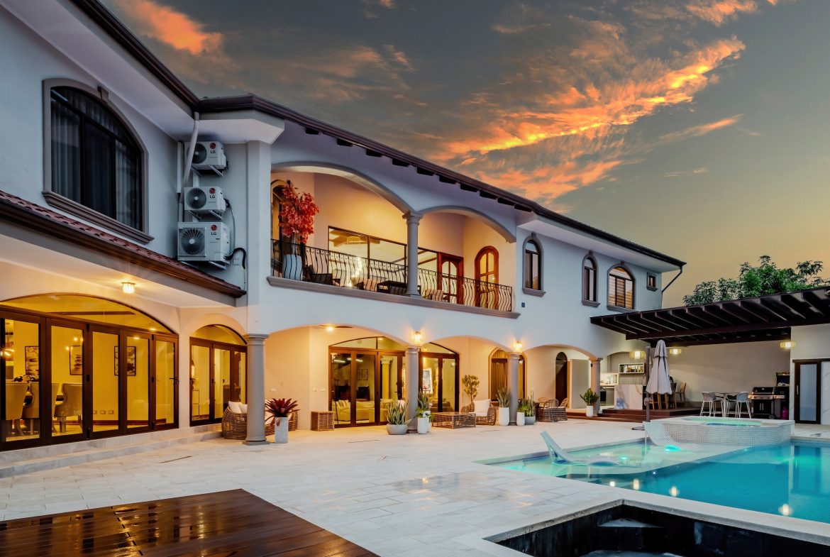 LUXURY PROPERTY WITH SIX BEDROOM, IN PALMARES PEREZ ZELEDON – 0.68 ACRES