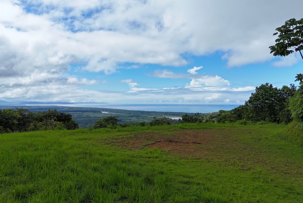 MOUNTAIN BUILDING PROPERTY WITH OCEAN VIEWS, IN TRES RIOS – 2.27 ACRES