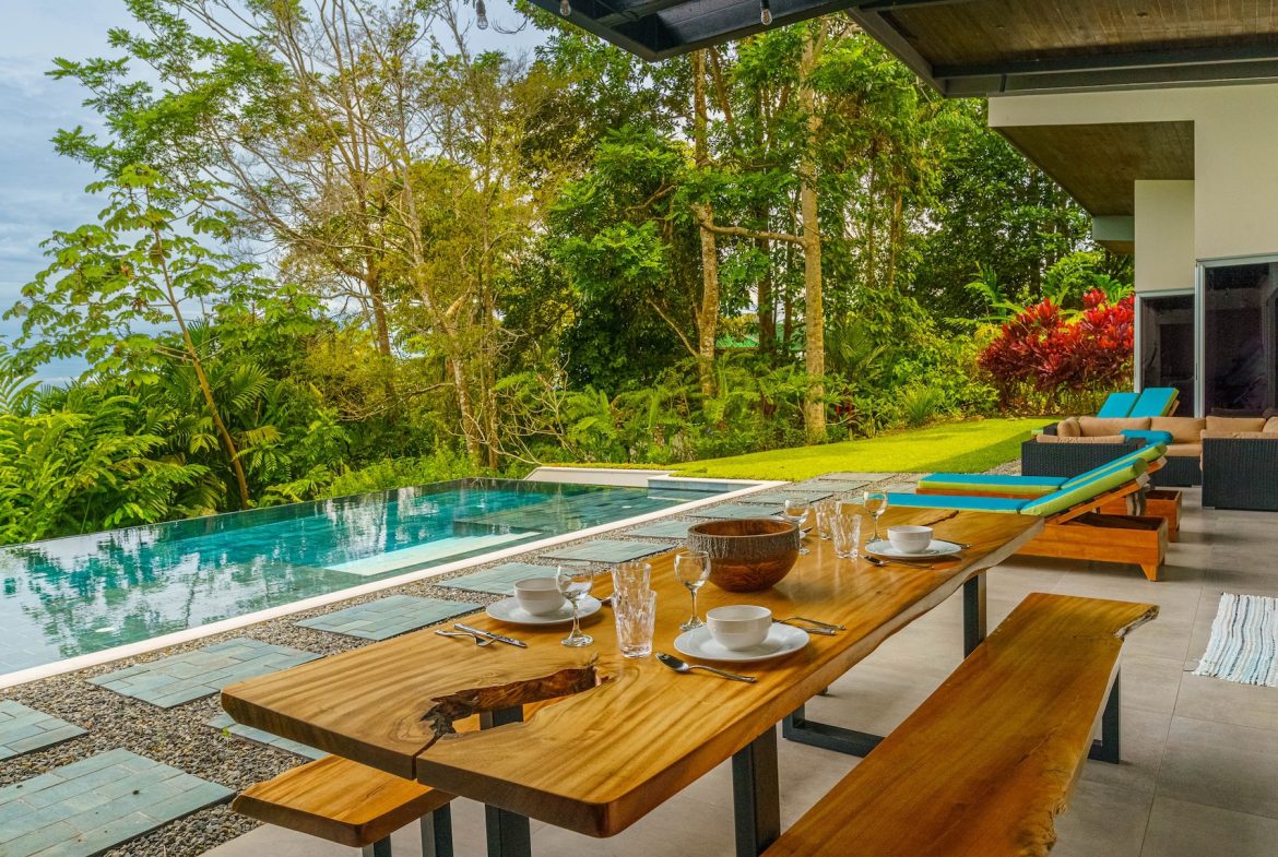 VILLA LUNA PROPERTY WITH THREE BEDROOMS AND SUNSET VIEWS, IN ESCALERAS – 0.66 ACRES