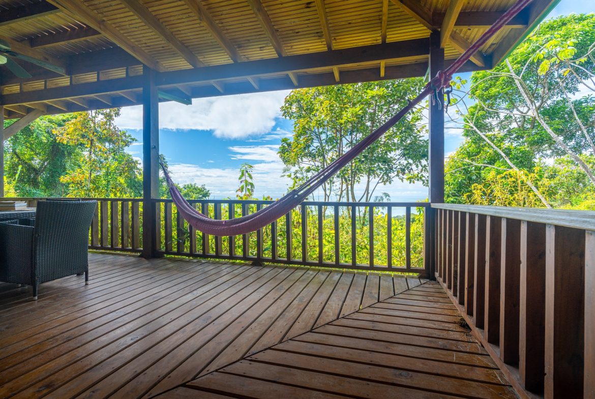 VILLA KRISTINA MOUNTAIN PROPERTY WITH OCEAN VIEWS AND A GUEST HOUSE, IN BALLENA – 3.8 ACRES