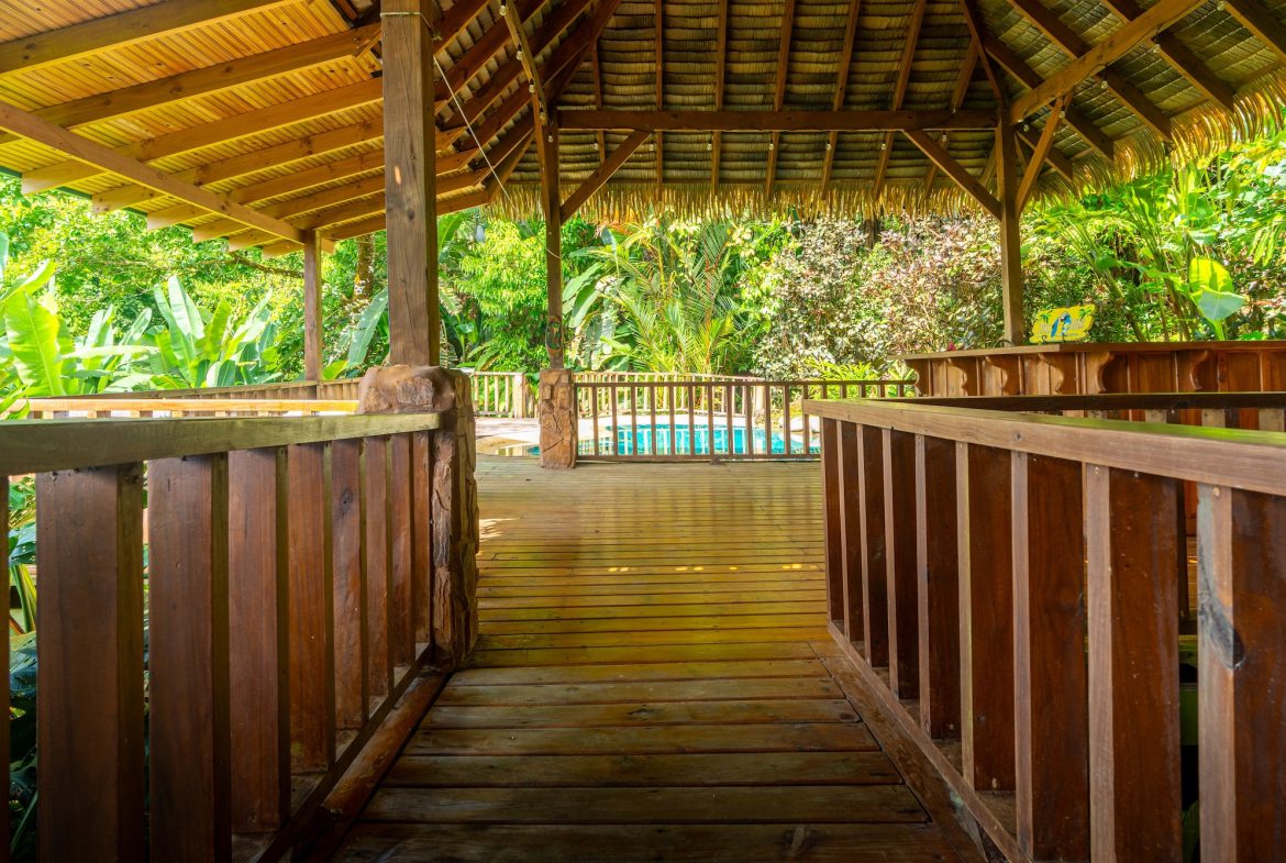 VILLA KRISTINA MOUNTAIN PROPERTY WITH OCEAN VIEWS AND A GUEST HOUSE, IN BALLENA – 3.8 ACRES