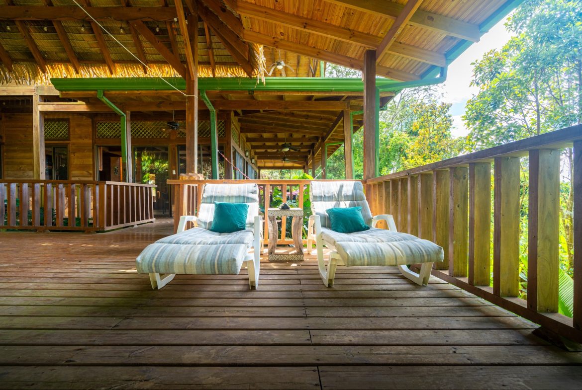 VILLA KRISTINA MOUNTAIN PROPERTY WITH OCEAN VIEWS AND A GUEST HOUSE, IN BALLENA – 3.8 ACRES
