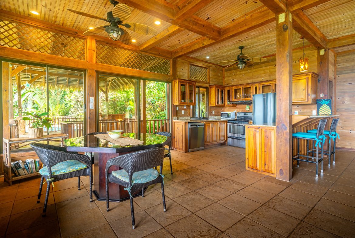 VILLA KRISTINA MOUNTAIN PROPERTY WITH OCEAN VIEWS AND A GUEST HOUSE, IN BALLENA – 3.8 ACRES