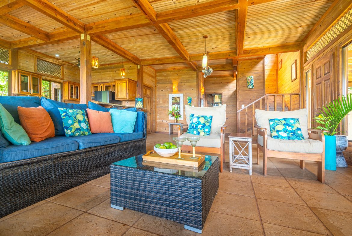 VILLA KRISTINA MOUNTAIN PROPERTY WITH OCEAN VIEWS AND A GUEST HOUSE, IN BALLENA – 3.8 ACRES