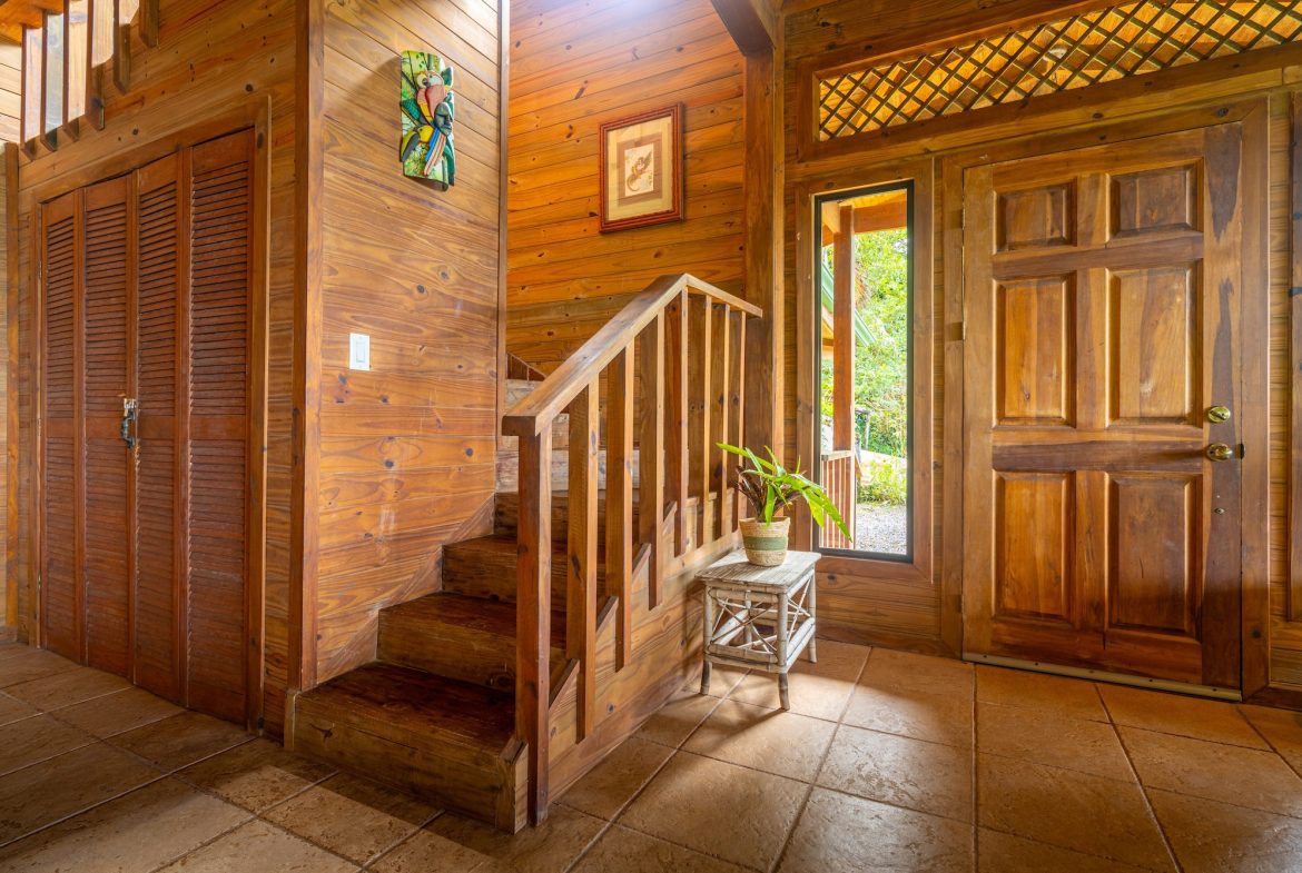 VILLA KRISTINA MOUNTAIN PROPERTY WITH OCEAN VIEWS AND A GUEST HOUSE, IN BALLENA – 3.8 ACRES