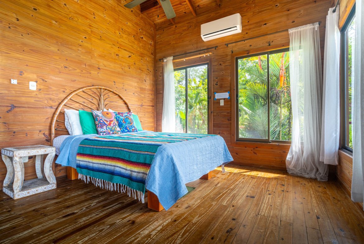 VILLA KRISTINA MOUNTAIN PROPERTY WITH OCEAN VIEWS AND A GUEST HOUSE, IN BALLENA – 3.8 ACRES