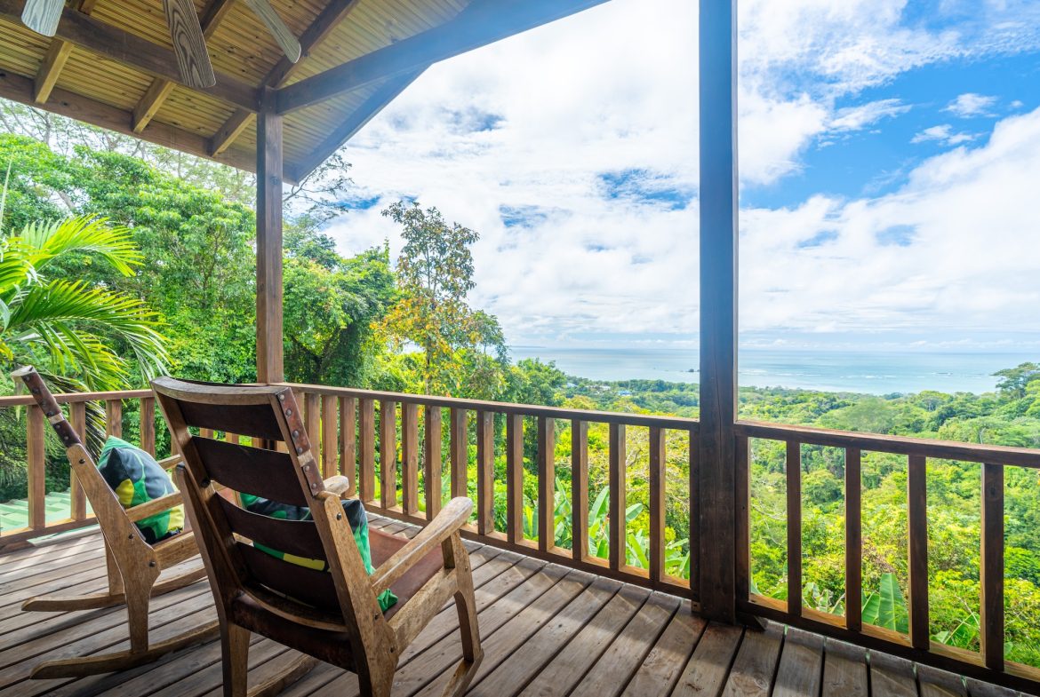 VILLA KRISTINA MOUNTAIN PROPERTY WITH OCEAN VIEWS AND A GUEST HOUSE, IN BALLENA – 3.8 ACRES